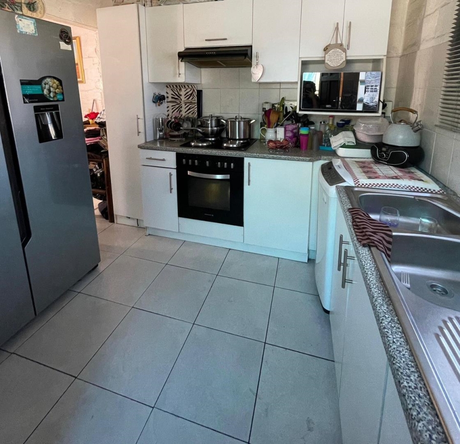 2 Bedroom Property for Sale in Ravensmead Western Cape